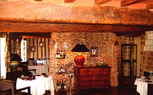 Restaurant mit Kamin