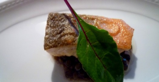 2. Amuse Bouche Saibling auf Linsen