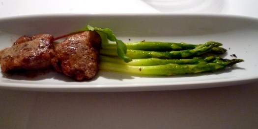 Kalbsbries mit grünen Spargel
