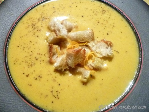 Karotten-Orangen Suppe Karotten-Orangen Suppe