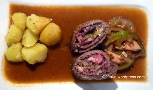 Roulade - Salzkartoffeln - grüne Tomaten