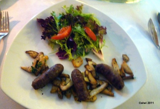 Lammbratwurst mit Steinpilzen