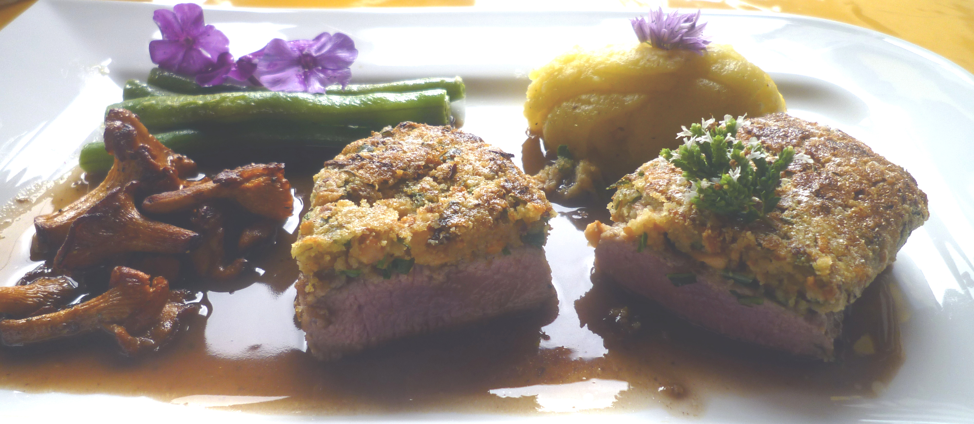 Lammrückenfilet unter der Pilzkruste