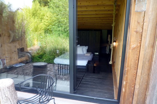 02 Blick in die Hütte