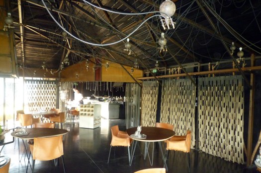 08 Blick in Restaurant und Küche