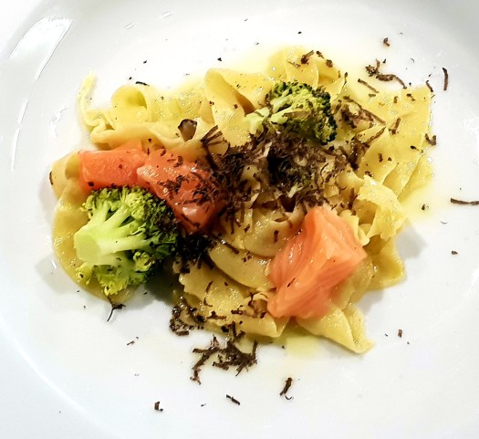 06 bandnudeln - lachs - brokkoli - trüffel